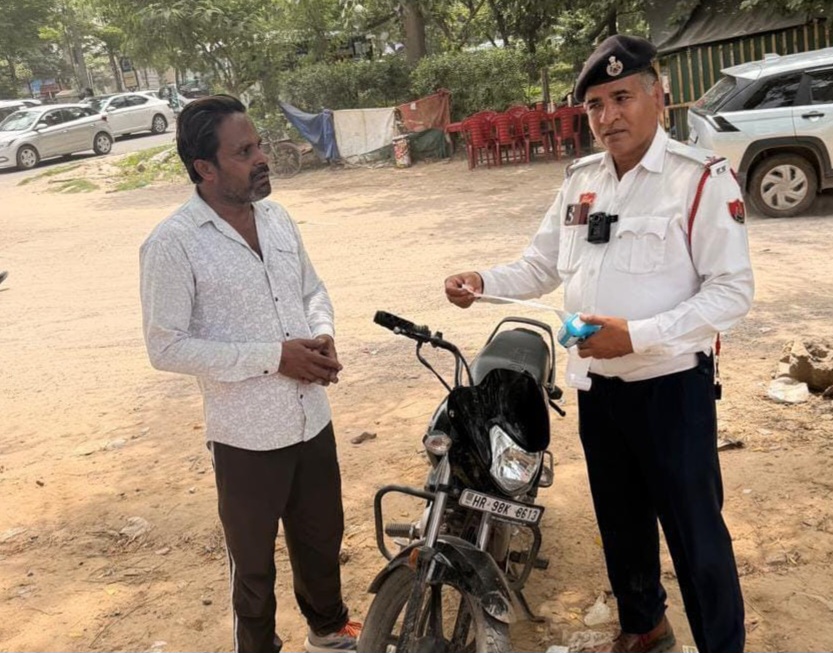 104 लंबित चालान, ₹3.44 लाख का जुर्माना,गुरुग्राम ट्रैफिक पुलिस ने बाइक की इंपाउंड