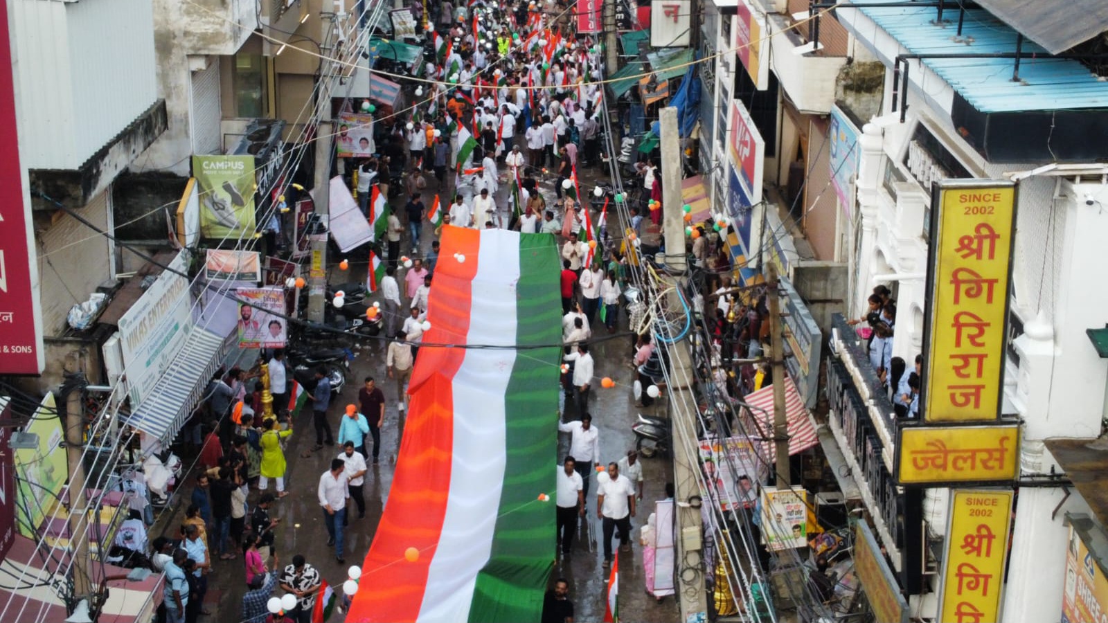 विधायक मुकेश शर्मा की अगुवाई में निकली भव्य तिरंगा यात्रा