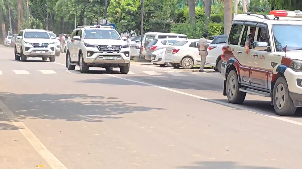 VIP सुरक्षा में चूक पर बड़ा एक्शन, 2 DCP को नोटिस; SHO समेत कई सस्पेंड
