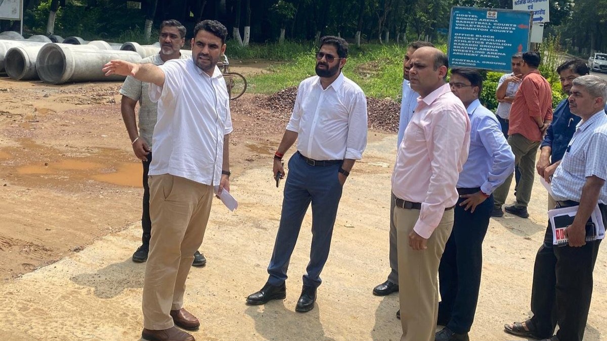 गुरुग्राम में बारिश के बाद सड़कों पर उतरे GMDA CEO! पानी निकासी के लिए दिए ये सख्त निर्देश