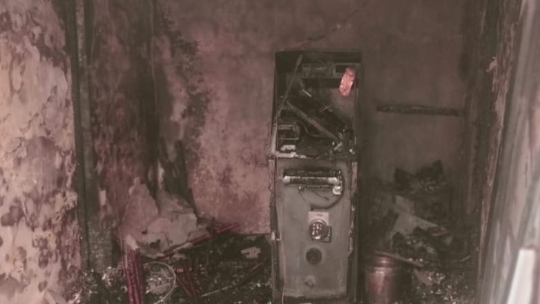 नाथूपुर में ATM बूथ बना आग का गोला, मशीन और सामान जलकर खाक
