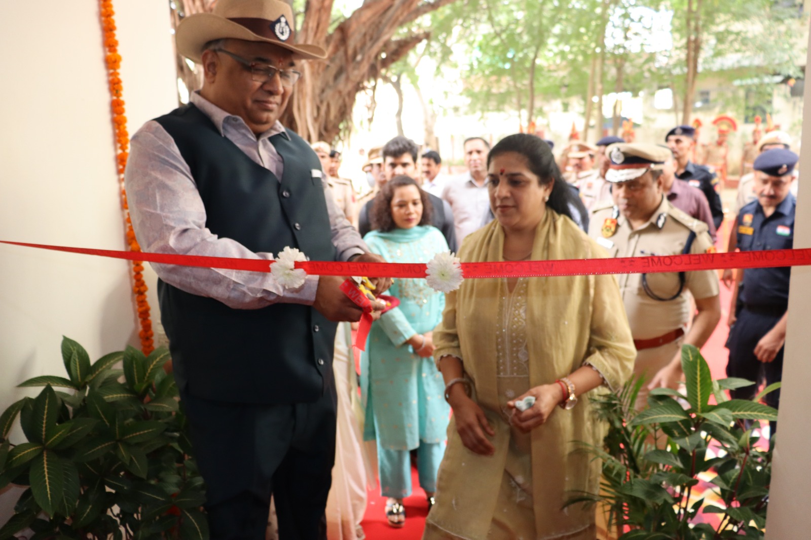 लोगों को डर दिखाने वाले अपराधियों से आतंकवादी जैसा सलूक करेगी पुलिस- डीजीपी अजय सिंघल