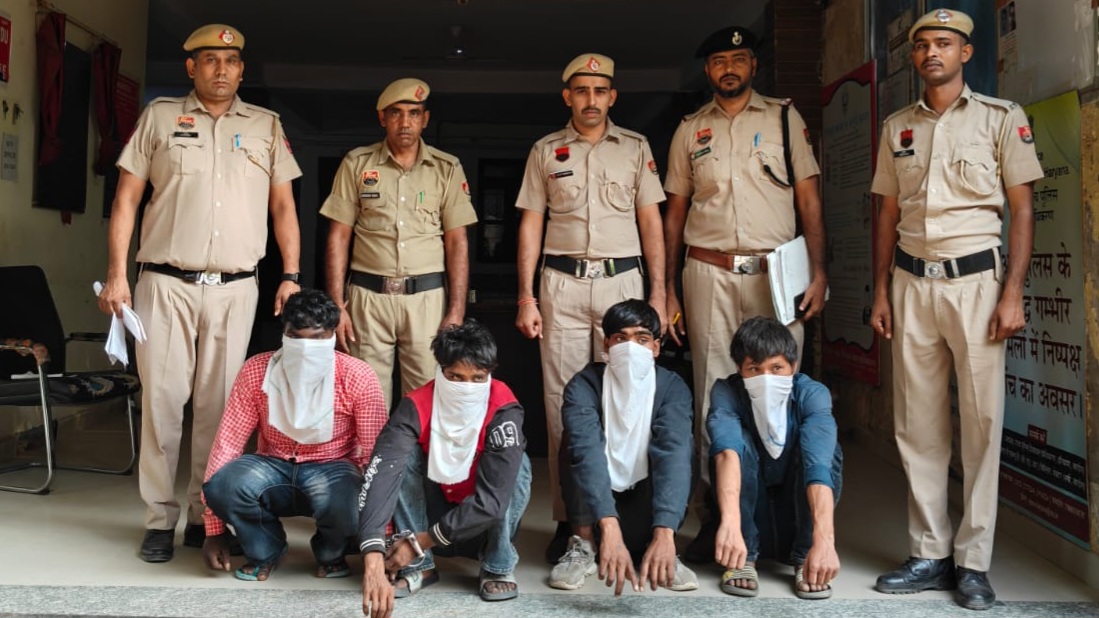 गुरुग्राम में गला दबाकर लूट, 12 घंटे में 4 आरोपी गिरफ्तार